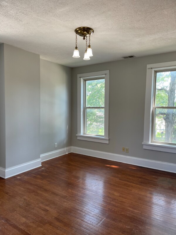 Building Photo - 462 King Ave