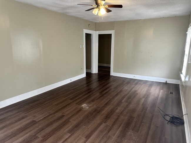 Building Photo - 210 Cherry St