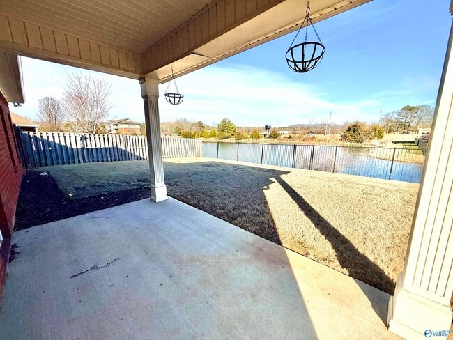 Building Photo - 5031 SE Valley Cove Dr