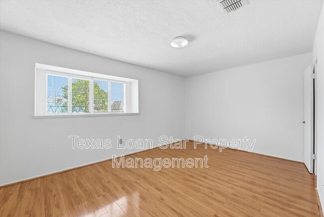 Building Photo - 12447 Sharpview Dr