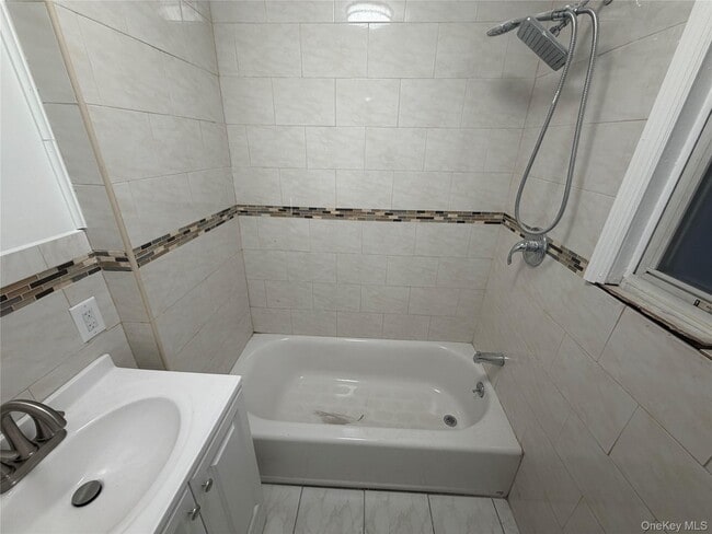 Building Photo - 71-50 73rd Pl