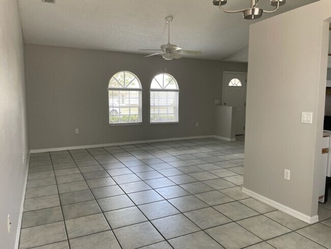 Building Photo - 2830 Ascot Ln