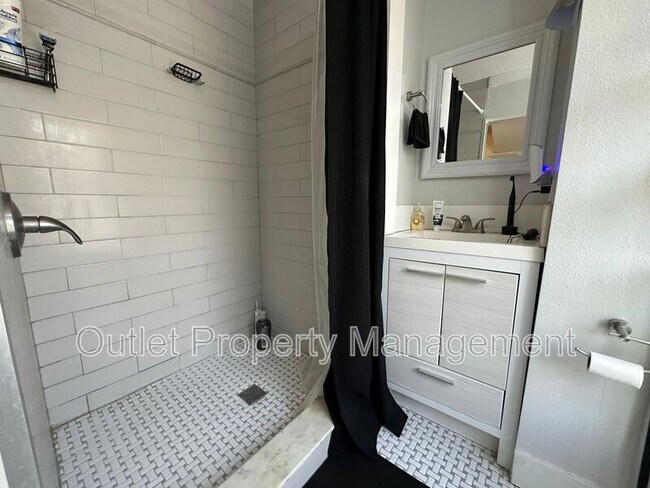 Building Photo - 133 E Concord St