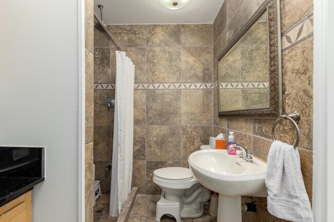 Building Photo - 6825 E Virginia Ave