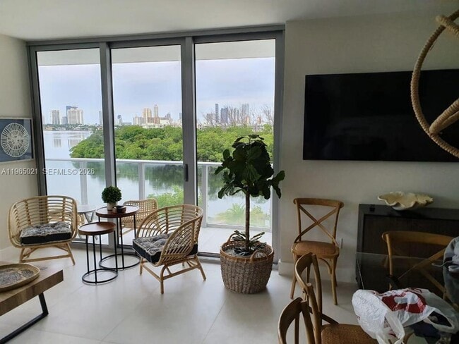 Building Photo - 16385 Biscayne Blvd