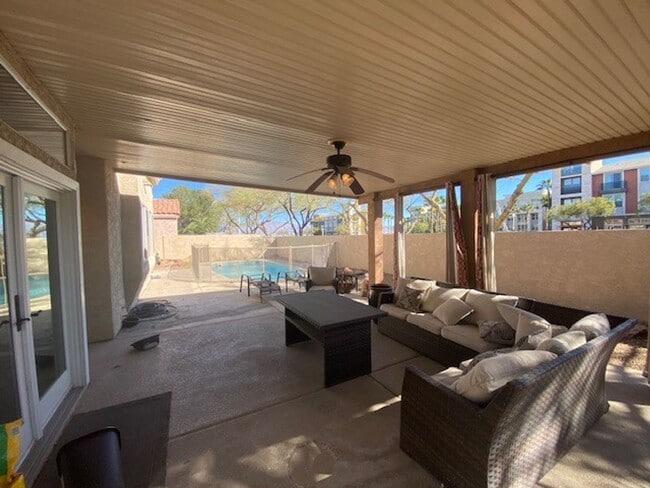 Building Photo - 2640 Ohio Ct