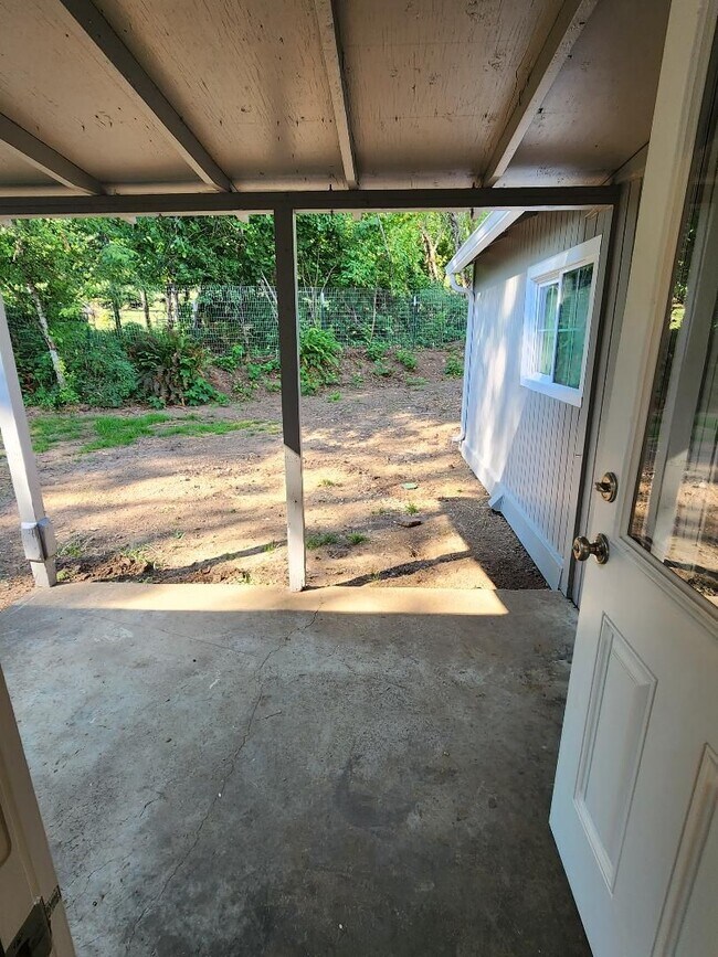 Building Photo - 3bedroom 2bath House