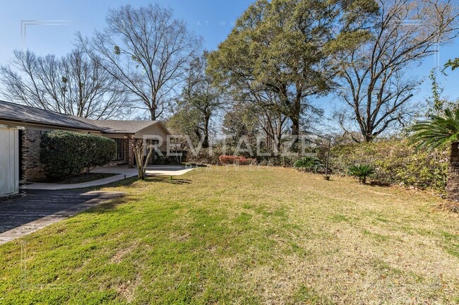 Building Photo - Immaculate 3BR / 2BA Home in Carriage Hills