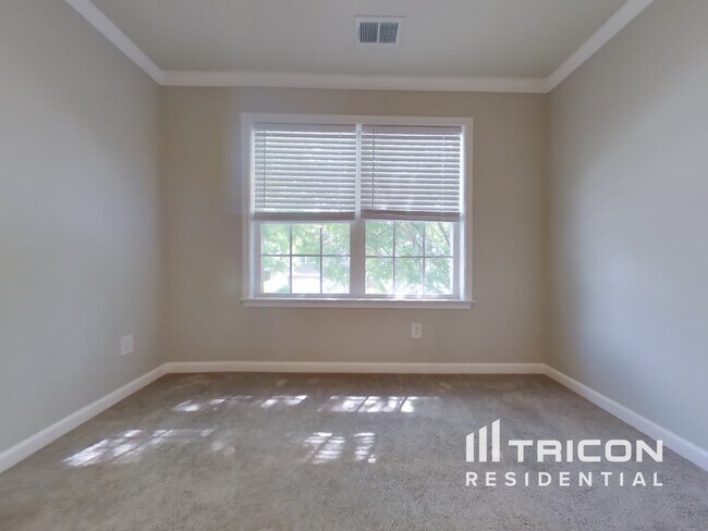 Building Photo - 409 Highland Falls Dr