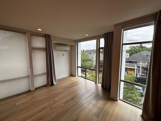 Building Photo - Modern Tri-Story in the heart of Capitol Hill
