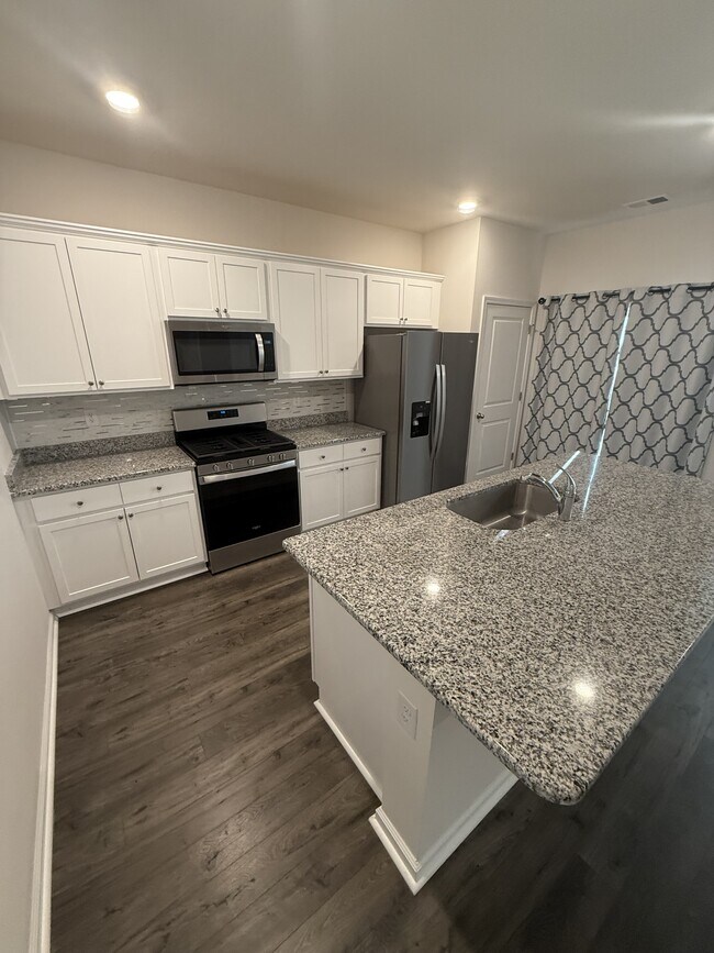 Building Photo - 2672 Pegasus Pl