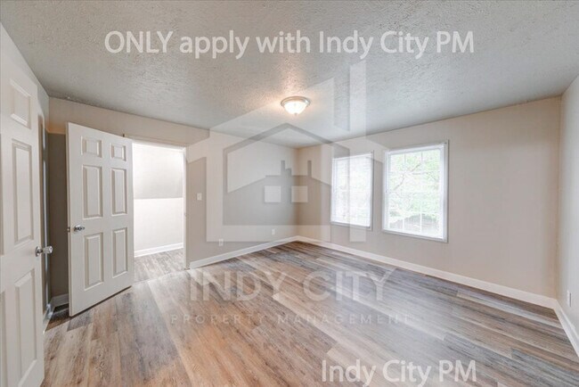 Building Photo - 117 N Riley Ave