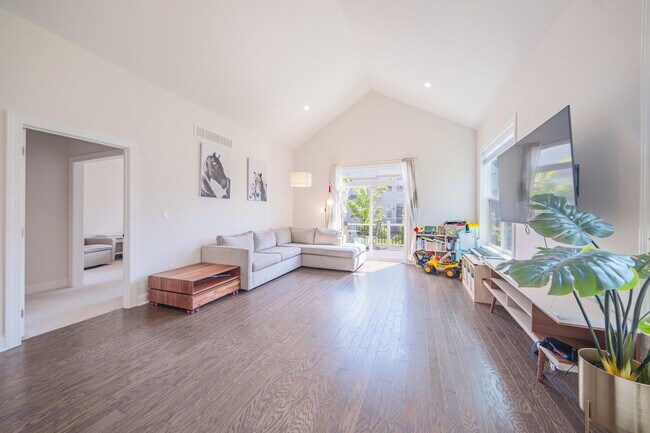 Building Photo - 3081 N Spurway Dr
