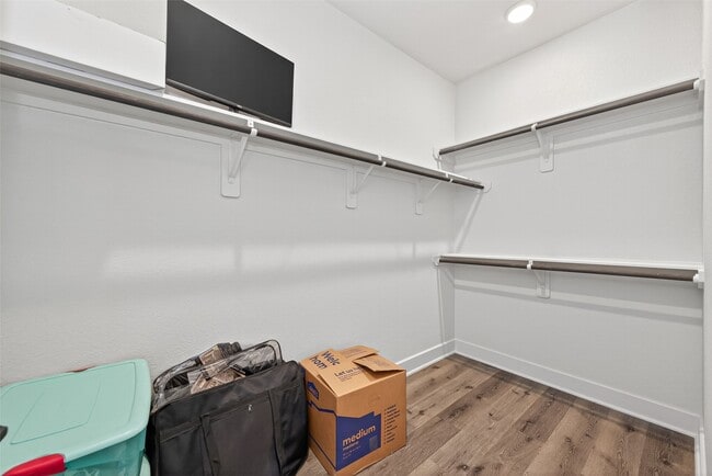 Building Photo - 9979 Pebble Glen Dr