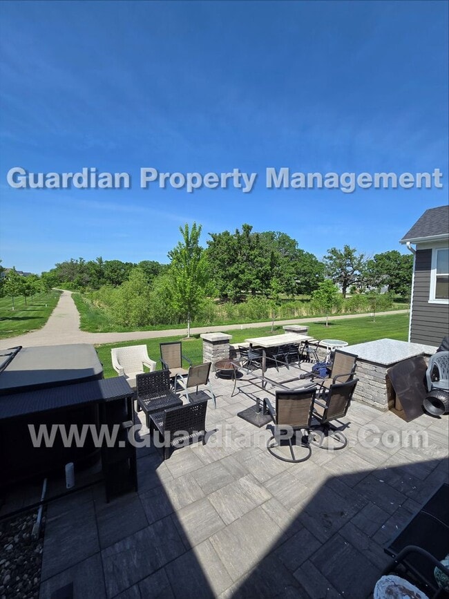 Building Photo - Chaska luxury home, Extra-large living areas, Owners suite, Walkout patio