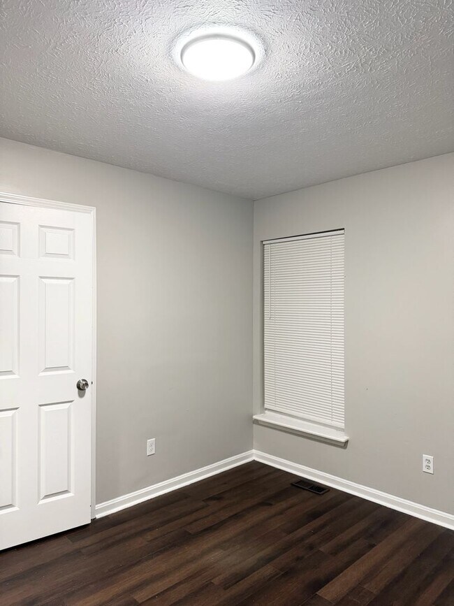 Building Photo - MOVE IN SPECIAL! $100 SECURITY DEPOSIT