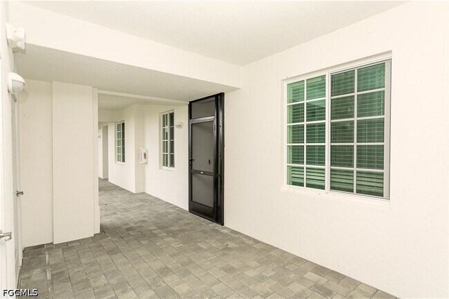 Building Photo - 15375 Grn Acrs Ave