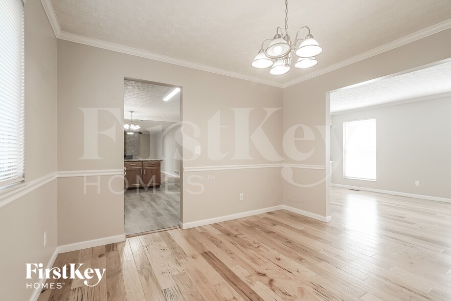 Building Photo - 833 Lindenhaven Rd