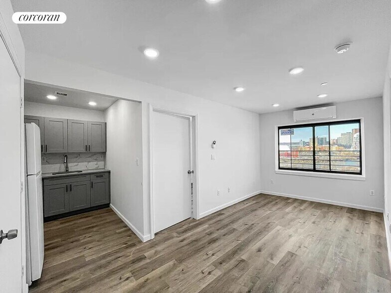 Building Photo - 2588 Heath Ave