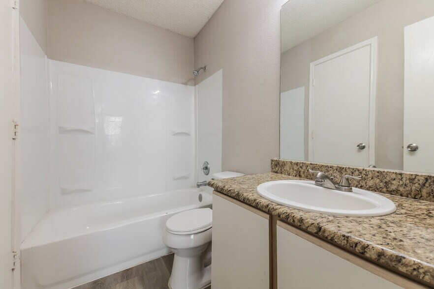 Building Photo - 1009 Springcreek Dr