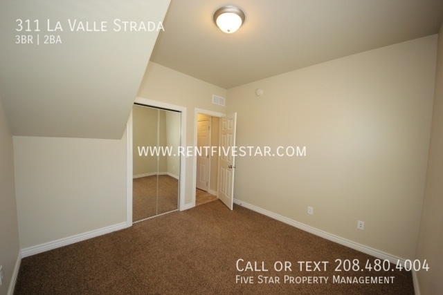 Building Photo - 311 La Valle Strada