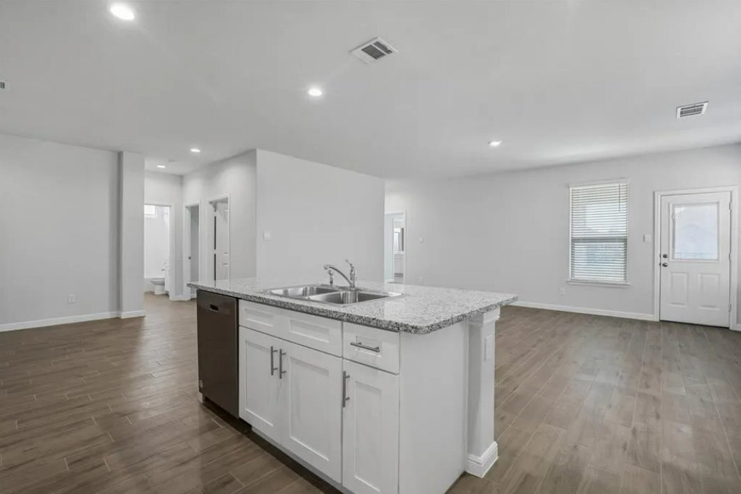 Building Photo - 529 Passenger Trl