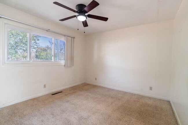 Building Photo - 2610 E Pikes Peak Ave