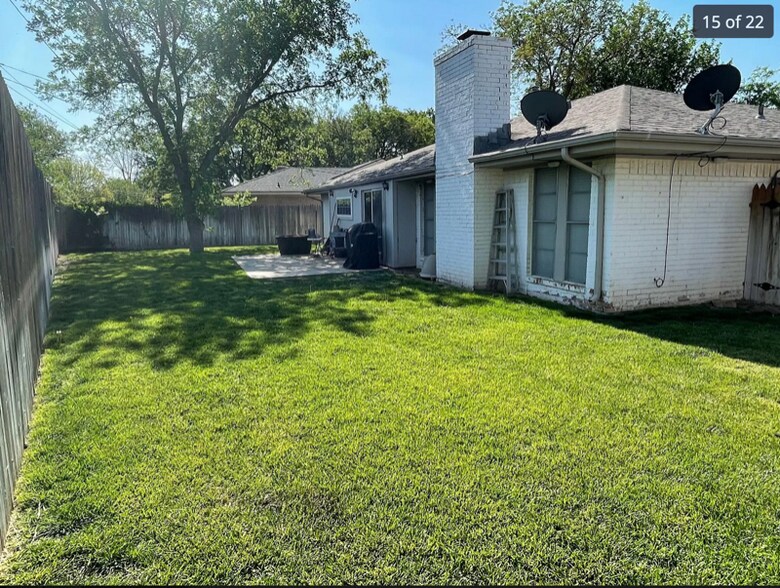 Building Photo - 2410 SW 26th Ave