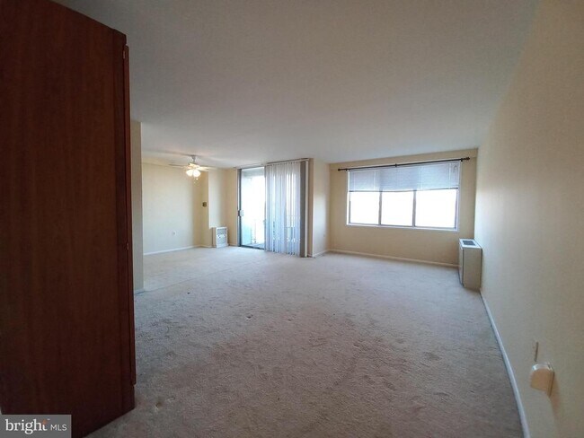 Building Photo - 10201 Grosvenor Pl