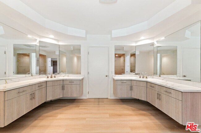 Building Photo - 8900 Alto Cedro Dr