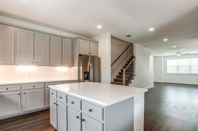 Building Photo - 3515 S Hills
