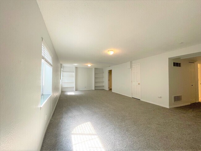 Building Photo - 5006 Bittercreek Dr