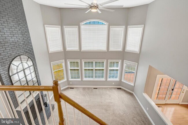 Building Photo - 15053 Doral Pl