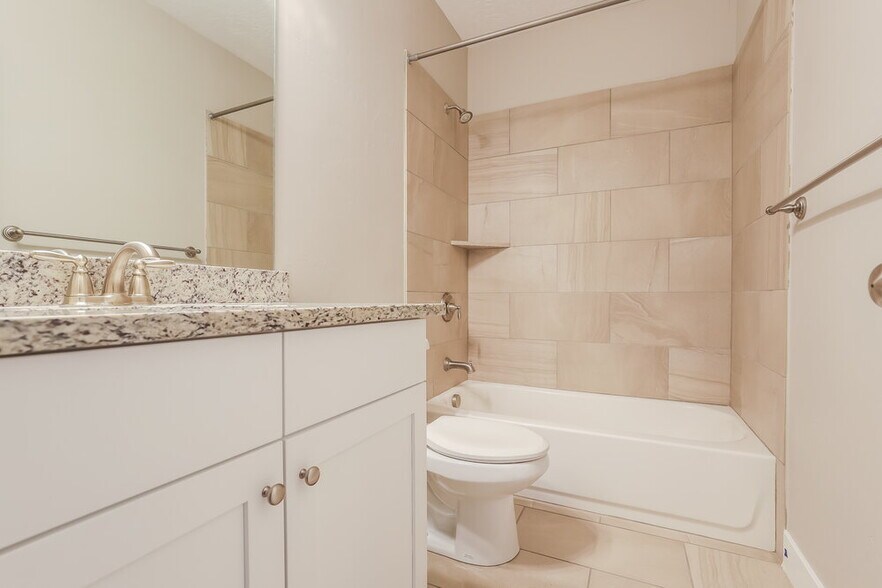 Building Photo - 3819 E Cunninghill Dr
