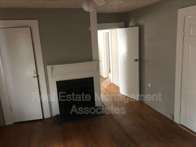 Building Photo - 104 Grady St