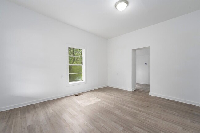 Building Photo - 3230 Arlington Ave