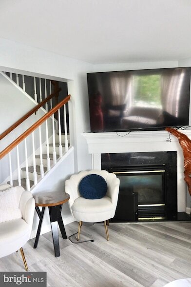 Building Photo - 629 Royal View Dr