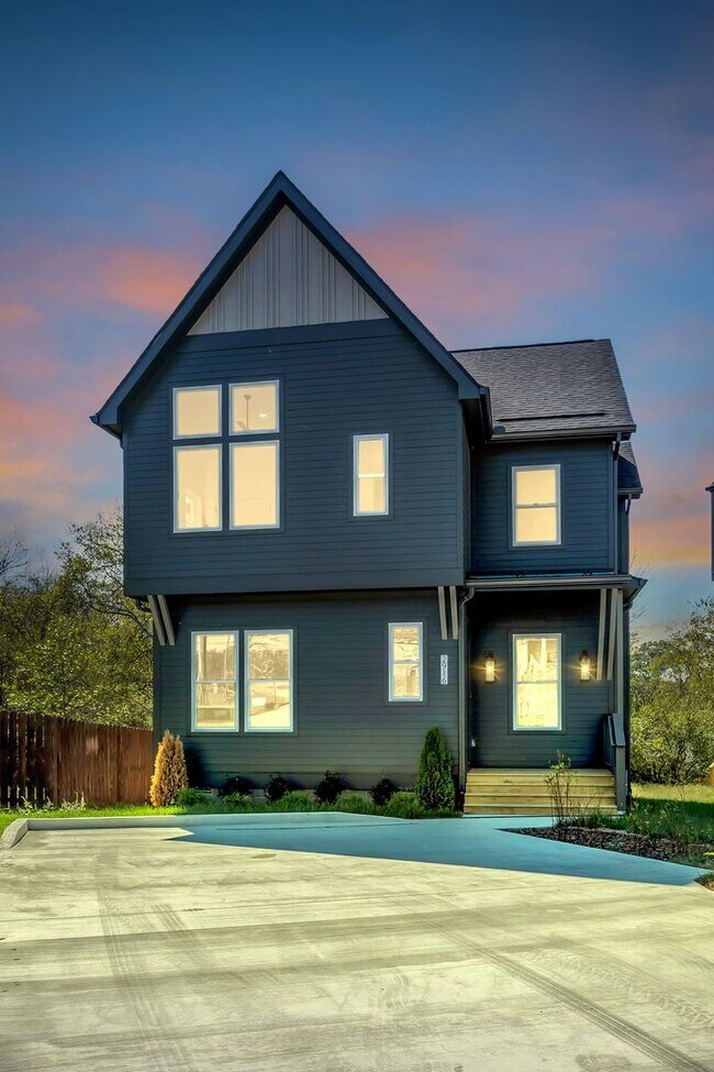 Building Photo - Amazing New Construction in North Nashville!