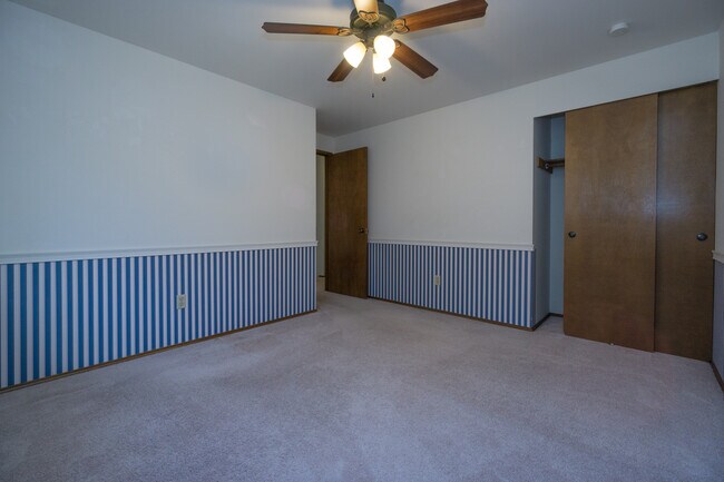 Building Photo - 16708 SE 40th Pl