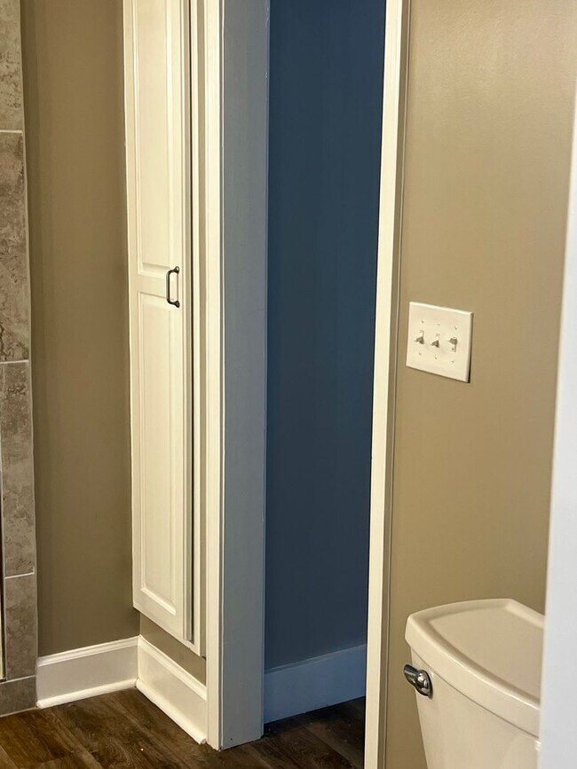 Building Photo - 95 Oakwood Dr