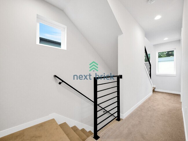 Building Photo - New Spacious 3 Bed 2.5 Bath Town home for Rent!