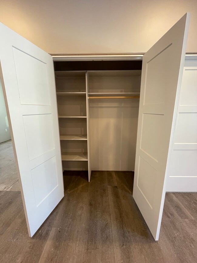 Building Photo - 7404 N Paw St