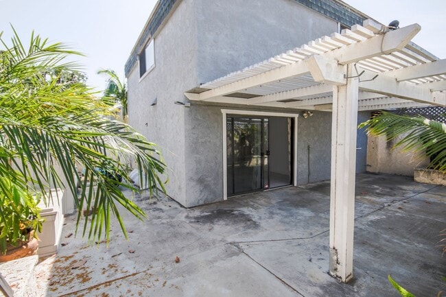 Building Photo - 7035 Lisa Ln