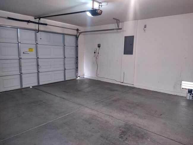 Building Photo - A Very nice and Clean Single Story Home in Summerlin
