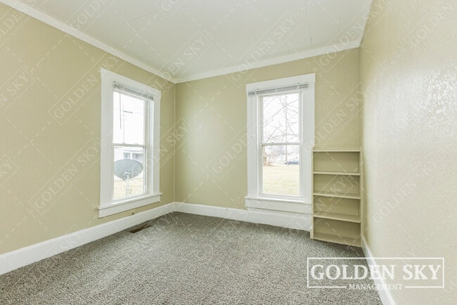 Building Photo - 628 W Memorial Dr