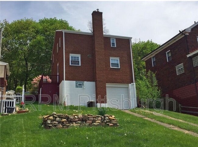 Building Photo - 2108 Lucina Ave