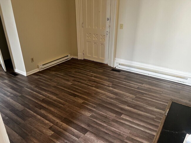 Building Photo - 937 Broadway