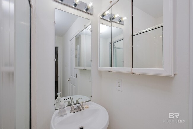 Building Photo - 8553 Garden Cir