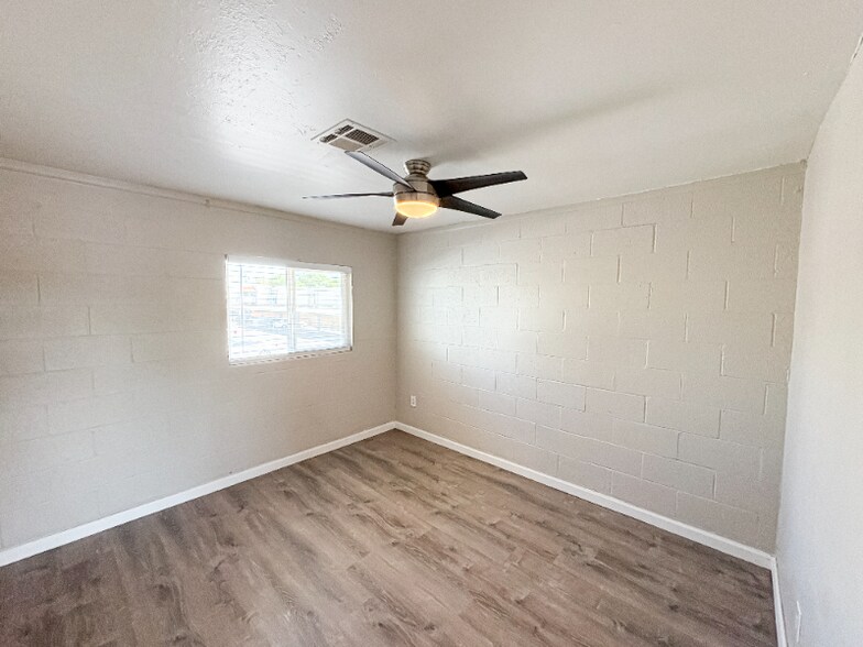 Building Photo - 1110 E Highland Ave