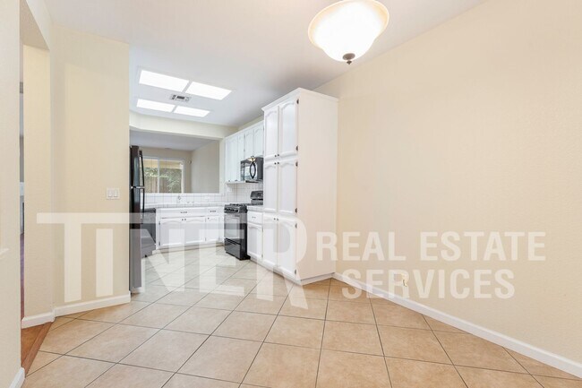 Building Photo - 149 Canberra Ct